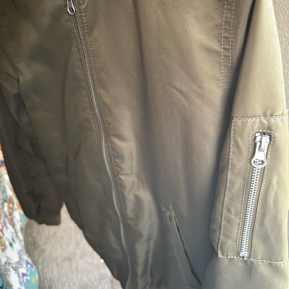 Army green bomber jacket - Picture 4 of 6